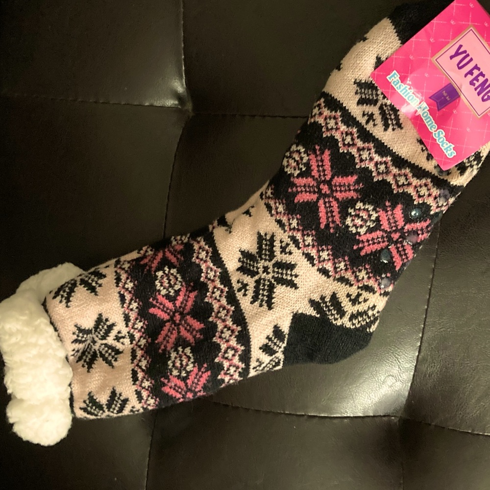 ⭐️Sherpa Slipper Socks - Peach & Navy Snowflake Design - 2